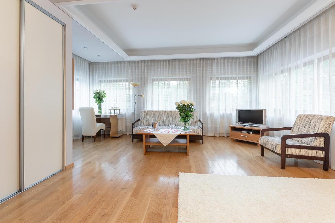 Room In Guest Room - Valensija - Large Suite Jurkalne Zewnętrze zdjęcie